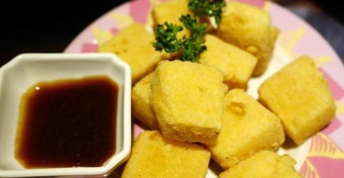 豆腐新吃法 香炸黄金豆腐块，外酥里嫩回味无穷