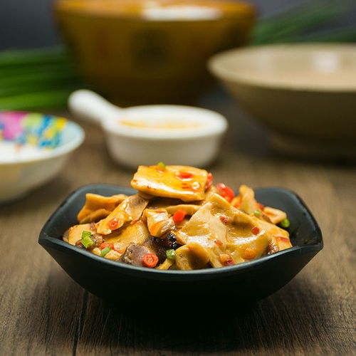 辣味旋风，营养新潮——豆腐干香菇豆干与豆奶的零食搭配新主张