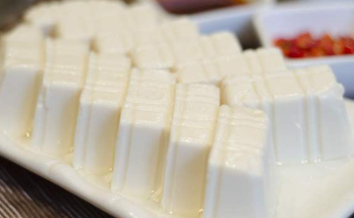 这三种豆腐千万不能买！豆腐店老板 扔掉都不吃，教你一眼识别